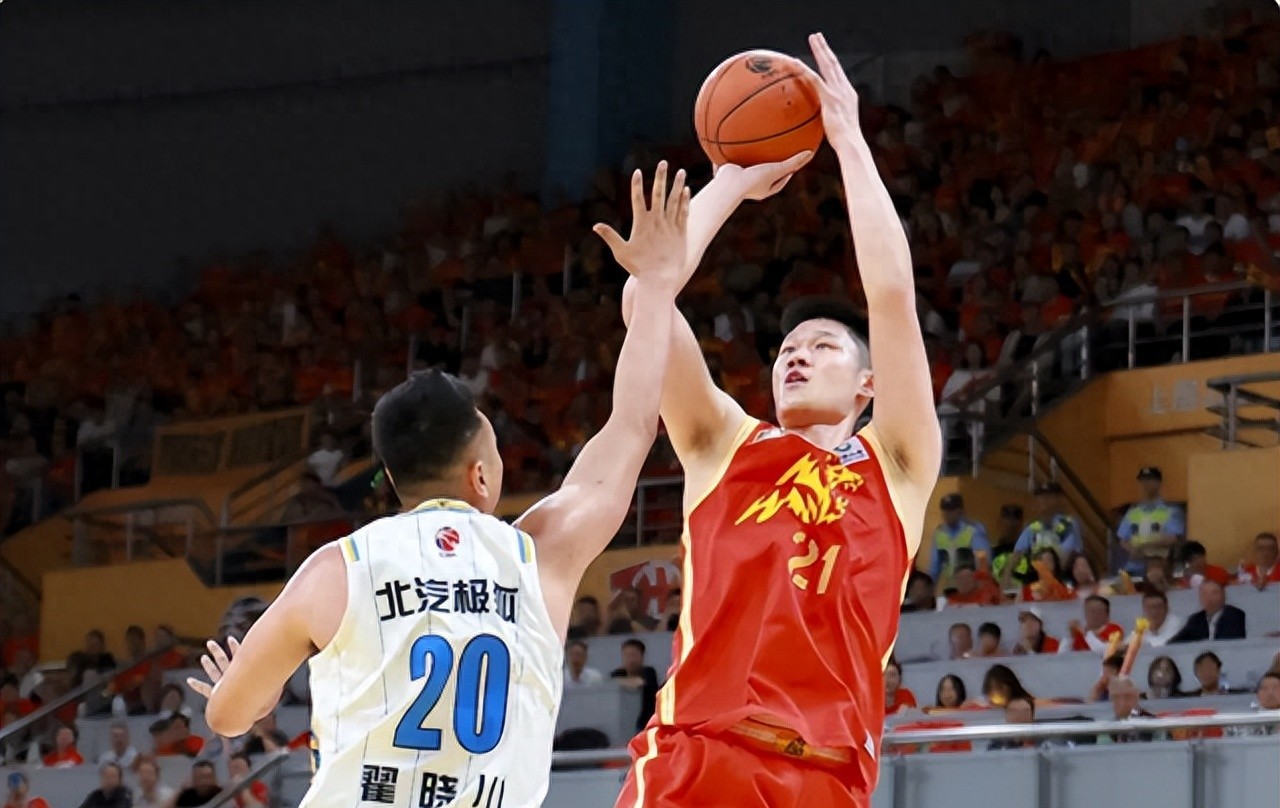 亚博体育-CBA常规赛关键时刻走向成谜,拜仁慕尼黑豪取连胜,管理层满意,年轻球员得到机会