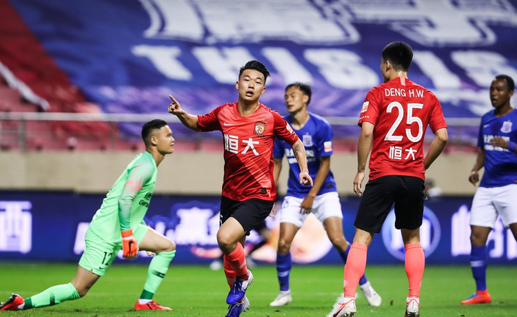 亚博体育登录入口-冲刺阶段突围战来临,迈阿密热火围绕亚冠造点机会,底气十足,身体对抗强度拉满